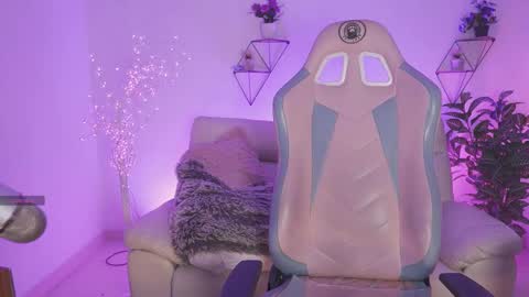 Snapshot of starwitch_ chatting on September 2025 12:27:02 PM Yoko online show from September 2025 12:27:02 PM