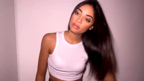 Mia online show from April 2026 01:41:01 PM