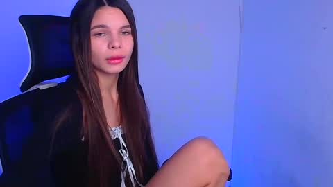 Snapshot of stasy_milk chatting on December 2024 03:44:01 PM Stasy online show from December 2024 03:44:01 PM