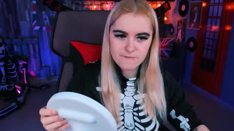 stef_nicks online show from October 2025 09:10:01 AM