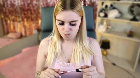Snapshot of stef_nicks chatting on May 2026 09:03:02 AM stef_nicks online show from May 2026 09:03:02 AM