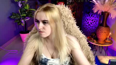 Snapshot of stef_nicks chatting on May 2026 09:03:02 AM stef_nicks online show from May 2026 09:03:02 AM