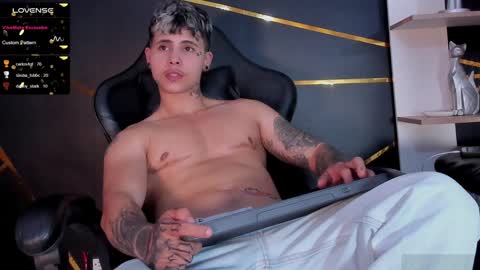 Snapshot of stefan_wonder_ chatting on January 2025 07:28:02 PM Wonder online show from January 2025 07:28:02 PM