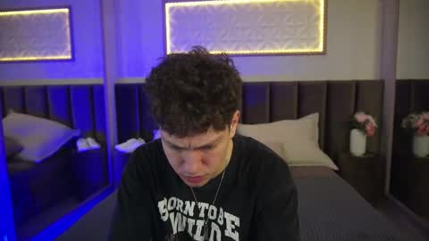 Esrefan online show from March 2026 08:02:01 PM