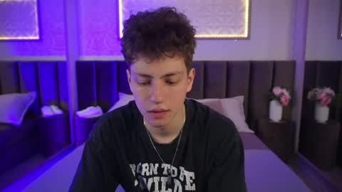 Esrefan online show from March 2026 07:52:02 PM