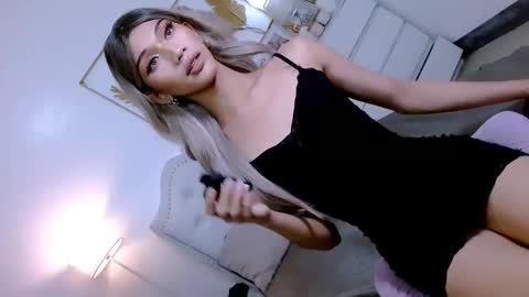 Snapshot of steffani_deluxe chatting on December 2024 02:47:02 PM STEF online show from December 2024 02:47:02 PM