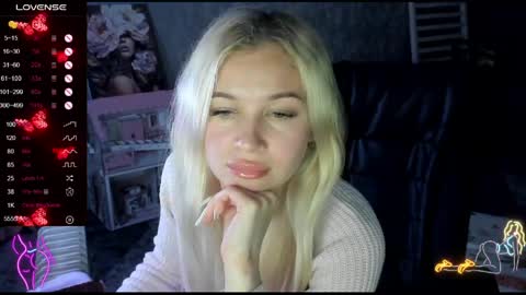 Snapshot of stella__cox chatting on April 2026 07:09:01 PM Stella Cox online show from April 2026 07:09:01 PM