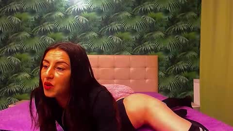 Snapshot of stella_john chatting on November 2025 05:06:02 AM Stella John online show from November 2025 05:06:02 AM