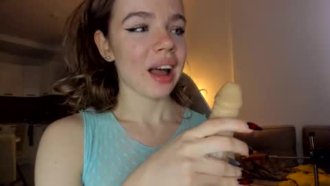 Snapshot of stella_vans chatting on December 2025 08:52:01 AM Asella online show from December 2025 08:52:01 AM