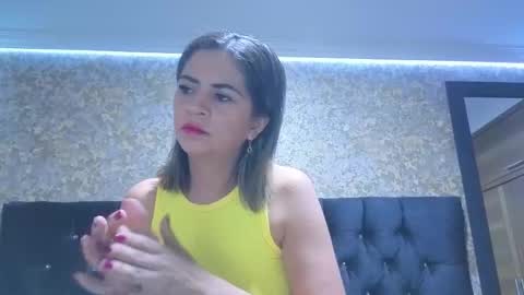 Estella online show from December 2025 08:29:01 PM