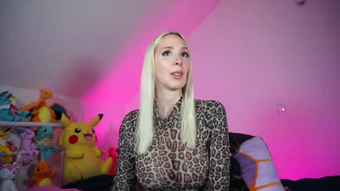 Snapshot of stellacinderella chatting on October 2025 01:23:02 PM StellaCinderella online show from October 2025 01:23:02 PM