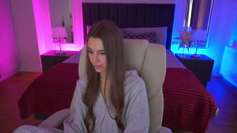 stellahoneywell online show from April 2026 06:00:02 AM