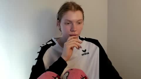 S T E L L A online show from November 2025 09:43:01 AM