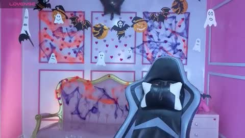 Stephania online show from October 2025 11:44:02 AM