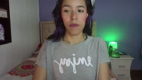 Snapshot of stephania_t chatting on April 2026 03:35:01 PM Stephania online show from April 2026 03:35:01 PM