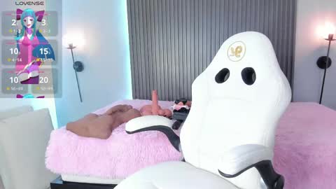 Stephany online show from April 2026 07:58:02 PM