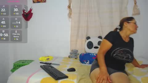 Snapshot of stepmom_slut_50_ chatting on December 2024 06:04:02 PM Angie mature online show from December 2024 06:04:02 PM