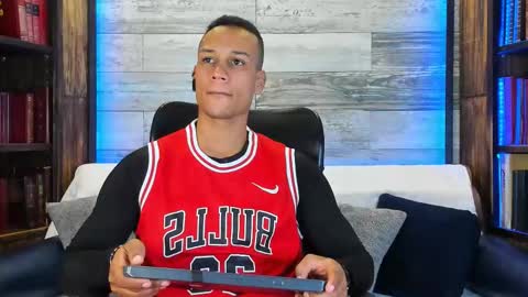 Snapshot of sterling_magnus chatting on February 2026 04:19:01 PM online show from February 2026 04:19:01 PM