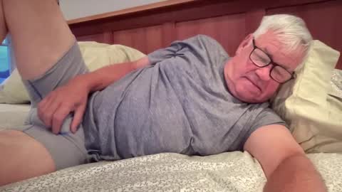 Snapshot of steve988279 chatting on October 2025 09:58:02 PM Steve online show from October 2025 09:58:02 PM