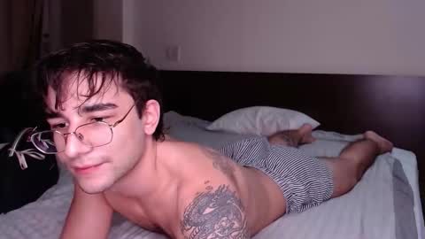 Alex   online show from November 2025 10:18:02 PM