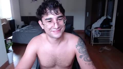 Snapshot of steveoceanbeanhuge chatting on July 2026 04:19:01 AM Alex online show from July 2026 04:19:01 AM