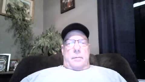Snapshot of stew1014 chatting on December 2024 12:49:01 PM bobby online show from December 2024 12:49:01 PM