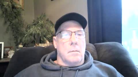 Snapshot of stew1014 chatting on December 2024 02:16:02 PM bobby online show from December 2024 02:16:02 PM