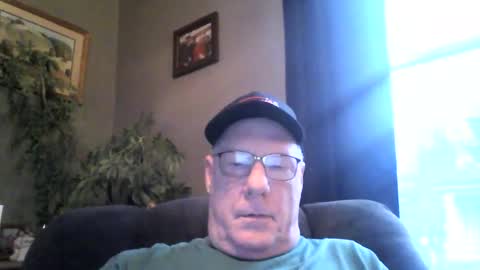 Snapshot of stew1014 chatting on December 2024 02:22:02 PM bobby online show from December 2024 02:22:02 PM