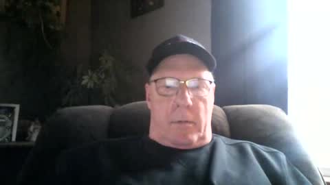 Snapshot of stew1014 chatting on December 2024 05:48:01 PM bobby online show from December 2024 05:48:01 PM