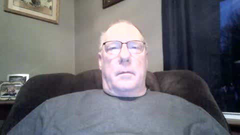 Snapshot of stew1014 chatting on January 2025 01:08:01 PM bobby online show from January 2025 01:08:01 PM