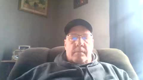 Snapshot of stew1014 chatting on January 2025 05:02:01 PM bobby online show from January 2025 05:02:01 PM