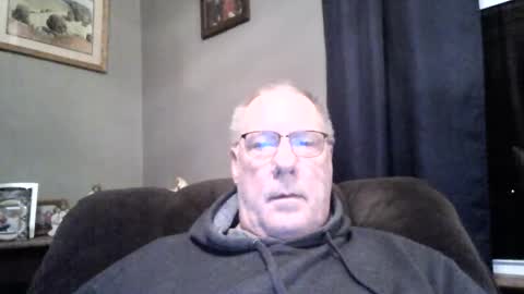 Snapshot of stew1014 chatting on January 2025 12:28:02 PM bobby online show from January 2025 12:28:02 PM