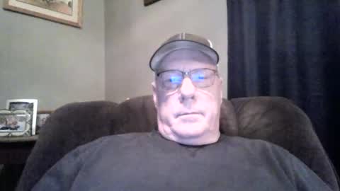 Snapshot of stew1014 chatting on January 2025 01:34:01 PM bobby online show from January 2025 01:34:01 PM