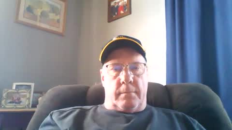 Snapshot of stew1014 chatting on February 2025 06:27:02 PM bobby online show from February 2025 06:27:02 PM