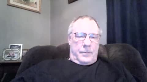 Snapshot of stew1014 chatting on February 2025 01:05:02 PM bobby online show from February 2025 01:05:02 PM