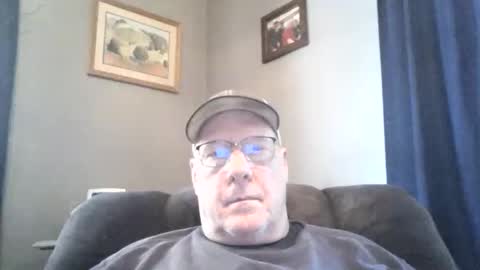 Snapshot of stew1014 chatting on September 2025 03:38:01 PM bobby online show from September 2025 03:38:01 PM