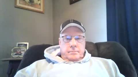 Snapshot of stew1014 chatting on November 2025 05:00:02 PM bobby online show from November 2025 05:00:02 PM