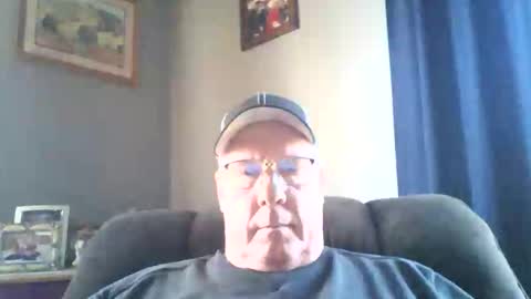 Snapshot of stew1014 chatting on January 2026 04:44:01 PM bobby online show from January 2026 04:44:01 PM