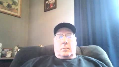Snapshot of stew1014 chatting on February 2026 03:49:02 PM bobby online show from February 2026 03:49:02 PM