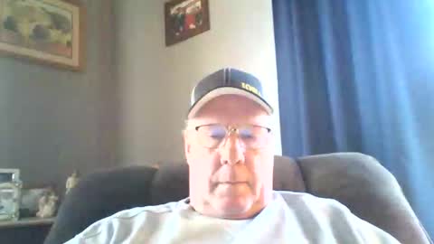 Snapshot of stew1014 chatting on February 2026 06:22:02 PM bobby online show from February 2026 06:22:02 PM