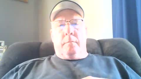 Snapshot of stew1014 chatting on March 2026 06:12:02 PM bobby online show from March 2026 06:12:02 PM