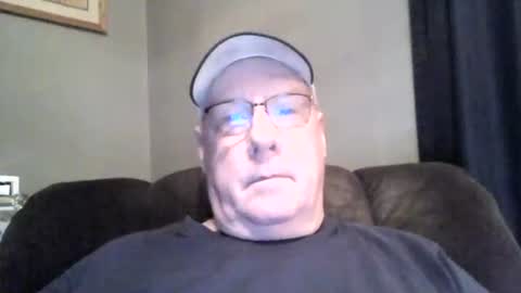 Snapshot of stew1014 chatting on March 2026 11:04:02 AM bobby online show from March 2026 11:04:02 AM