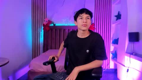 Sthepano  online show from December 2025 07:51:02 PM