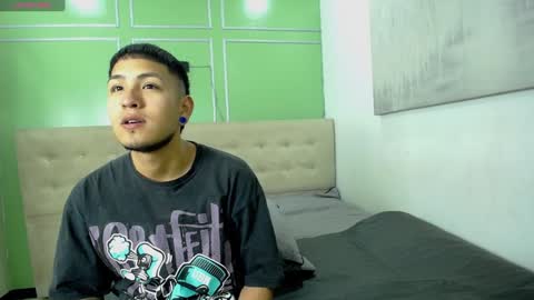 Snapshot of stickxcandy chatting on January 2025 11:43:02 AM StickXCandy online show from January 2025 11:43:02 AM