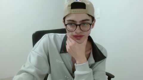 Snapshot of stiv_grant chatting on May 2026 01:14:01 AM stiv_grant online show from May 2026 01:14:01 AM
