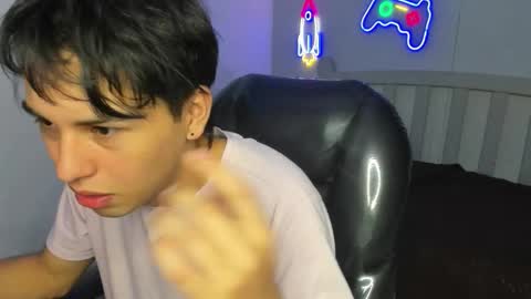 Stiwen online show from October 2025 03:52:01 PM