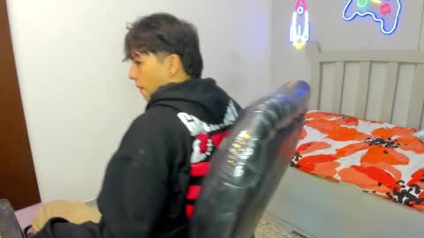 Stiwen online show from October 2025 02:17:02 PM