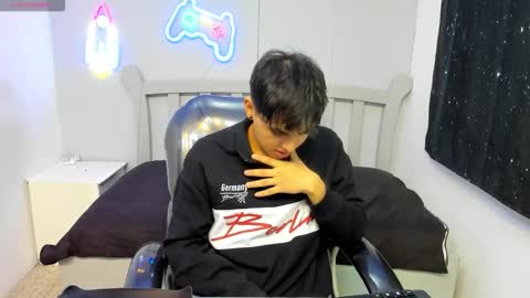 Stiwen online show from November 2025 02:02:01 PM