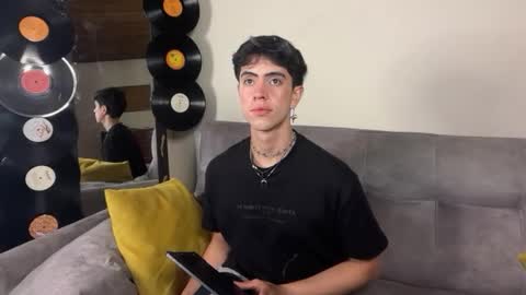 Snapshot of stolas_ying chatting on February 2026 10:50:02 PM Stolas online show from February 2026 10:50:02 PM