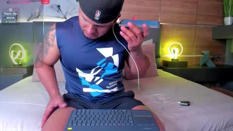 Stone Lee  online show from November 2025 09:05:02 PM